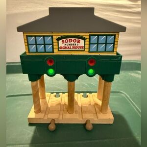 Thomas & Friends Wooden Railway Sodor Signal House